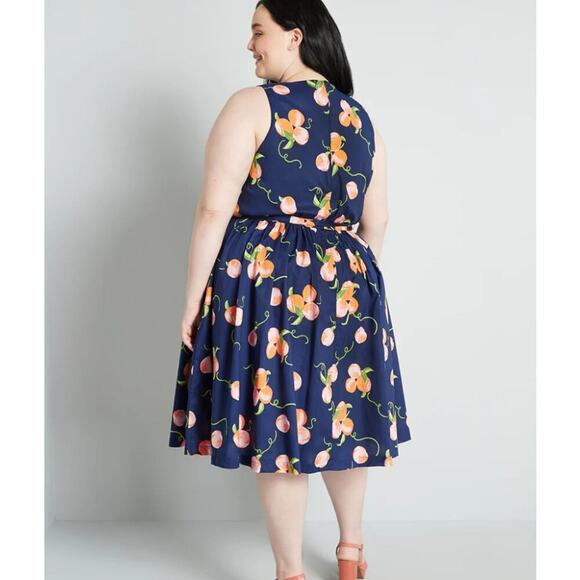 ModCloth Women's Soft Peach Print Instant Energy Faux-Wrap Dress Size 4 Blue NWT - Picture 3 of 9